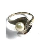 9ct white gold diamond & pearl ring weight 2.7g