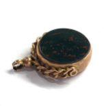 9ct gold vintage bloodstone swivel fob pendant (9.3g)