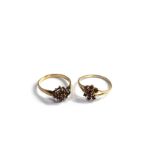 2 x 9ct gold vintage garnet cluster rings (2.6g)