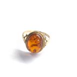 9ct gold amber ring weight 2.6g