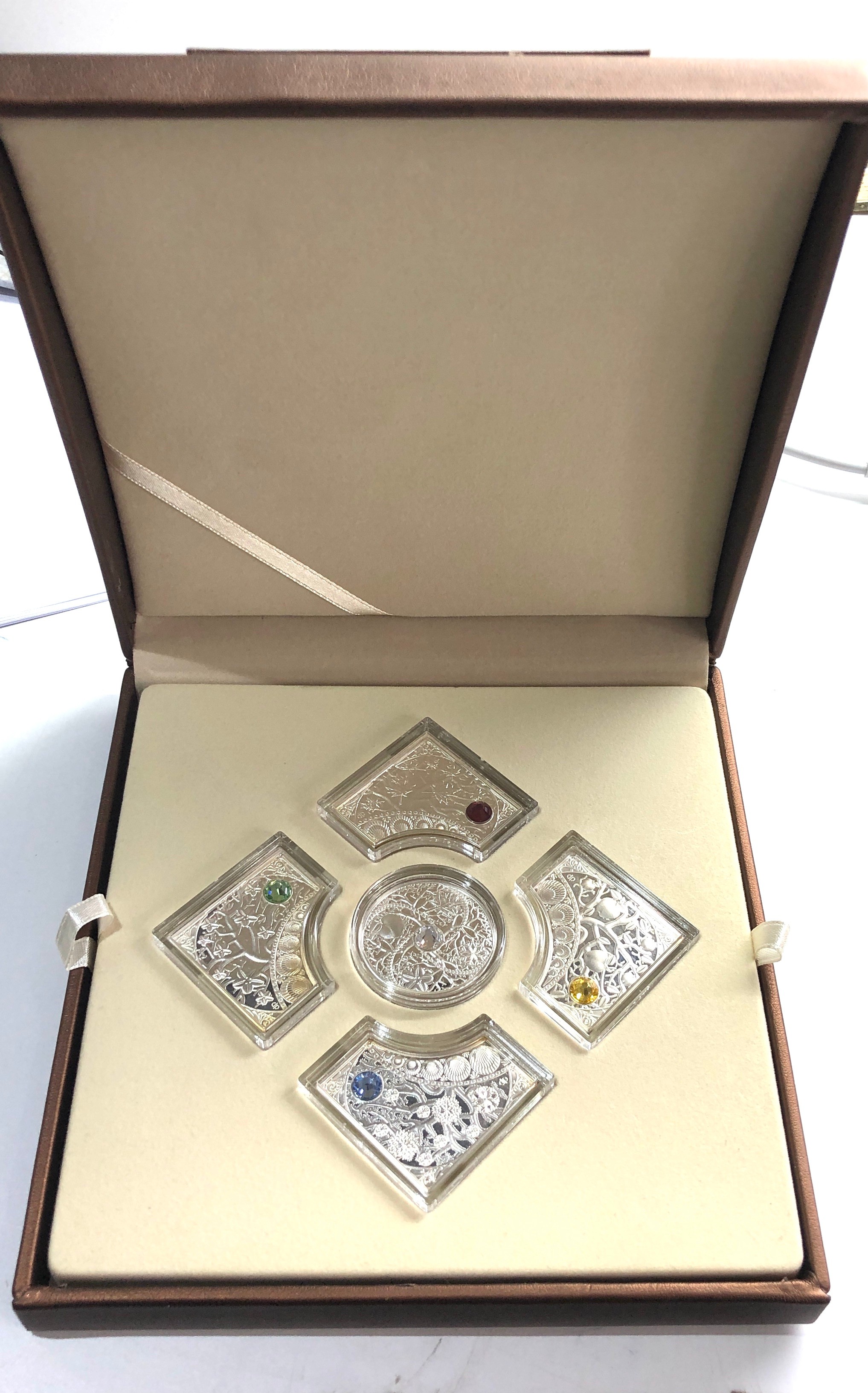 boxed skarbic mennicy polskiej The collection includes 5 silver Ag 925. issued by the Assay Office