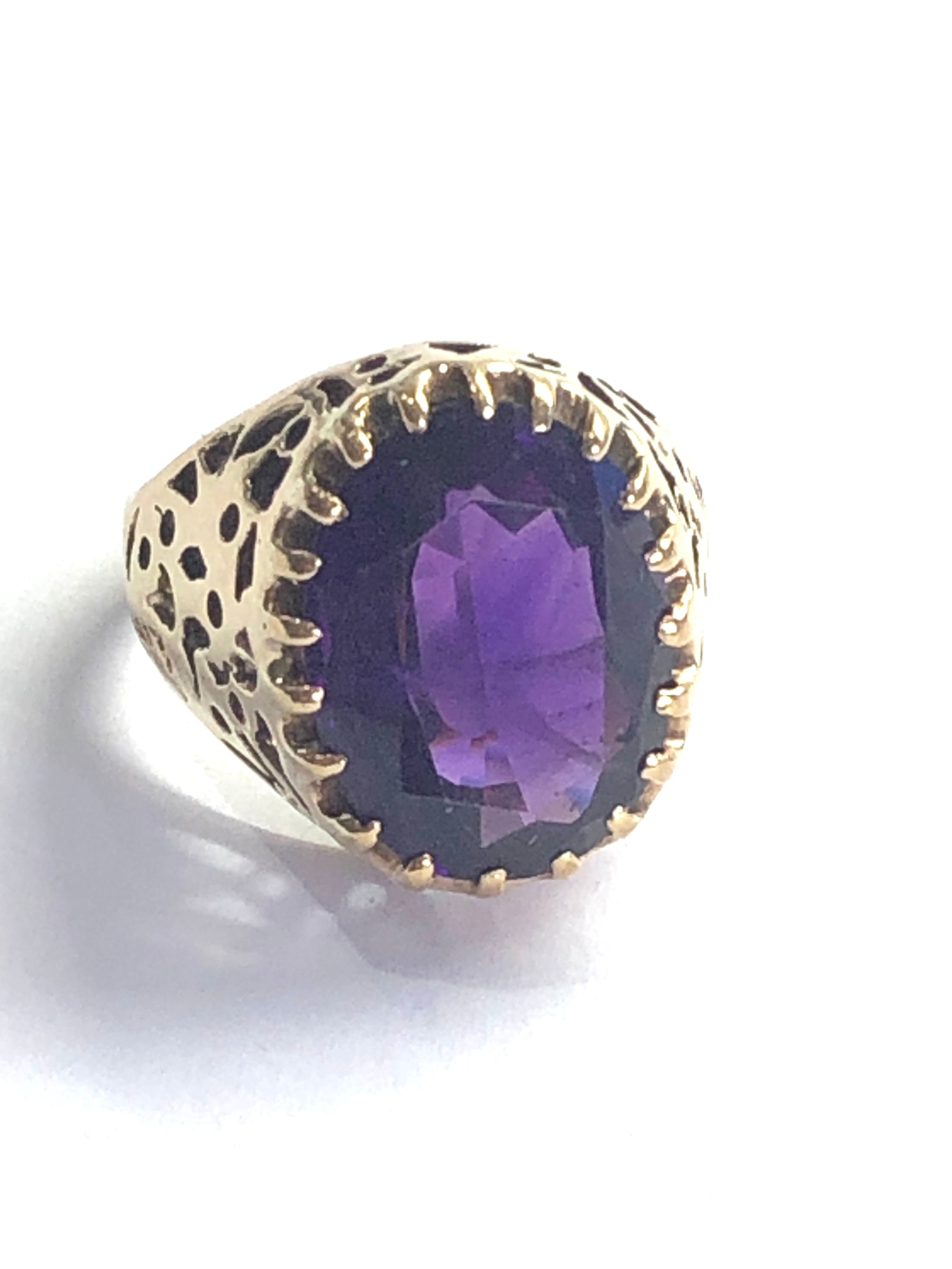 9ct gold amethyst dress ring weight 6.8g shank split