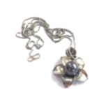 14ct white gold and pearl pendant necklace pendant measures approx 2.3cm drop by 1.9cm wide weight