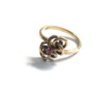 9ct gold vintage ruby knot dress ring (2.3g)