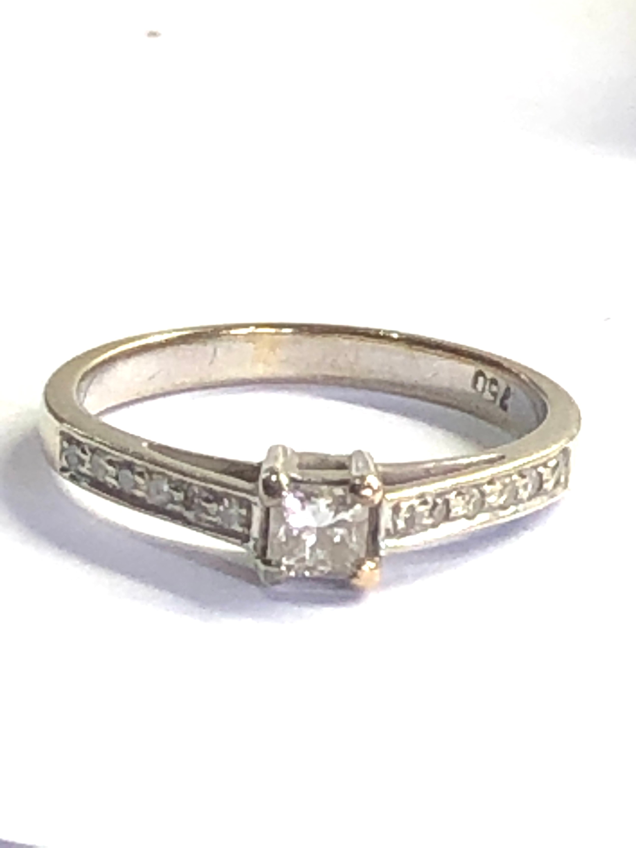 18ct white gold diamond ring 0.33ct diamonds weight 2.4g