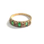 9ct gold green & clear paste dress ring (4g)