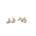 2 x 9ct gold cultured pearl earrings
