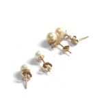 2 x 9ct gold pearl earrings 2.7g