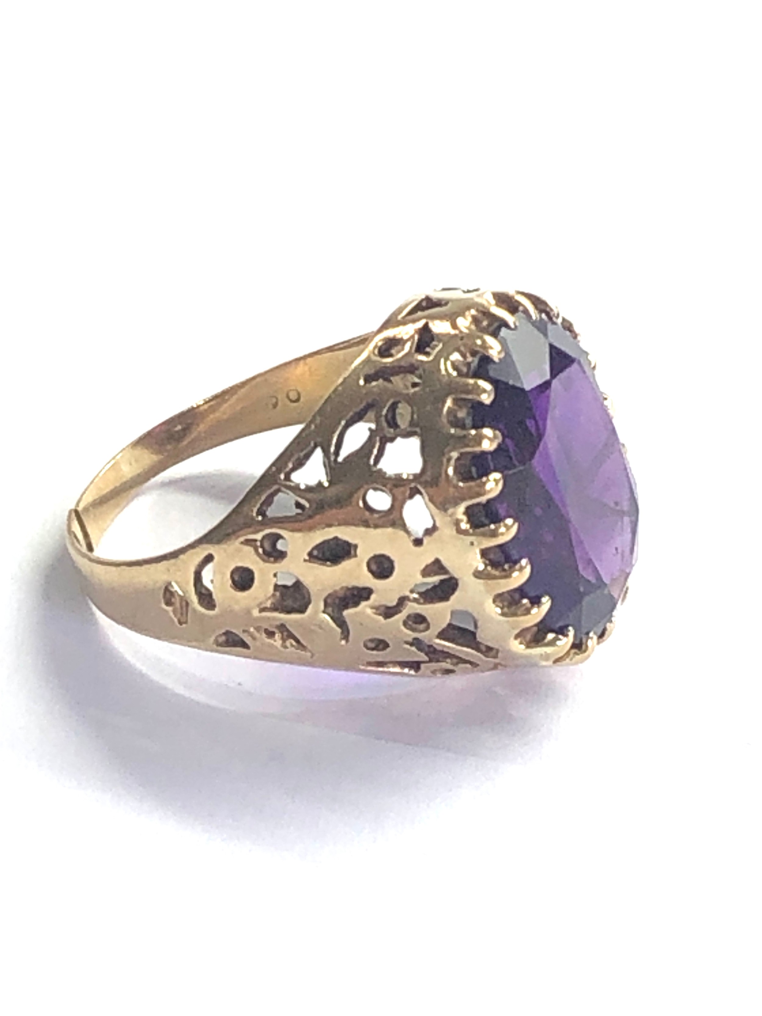 9ct gold amethyst dress ring weight 6.8g shank split - Image 2 of 4