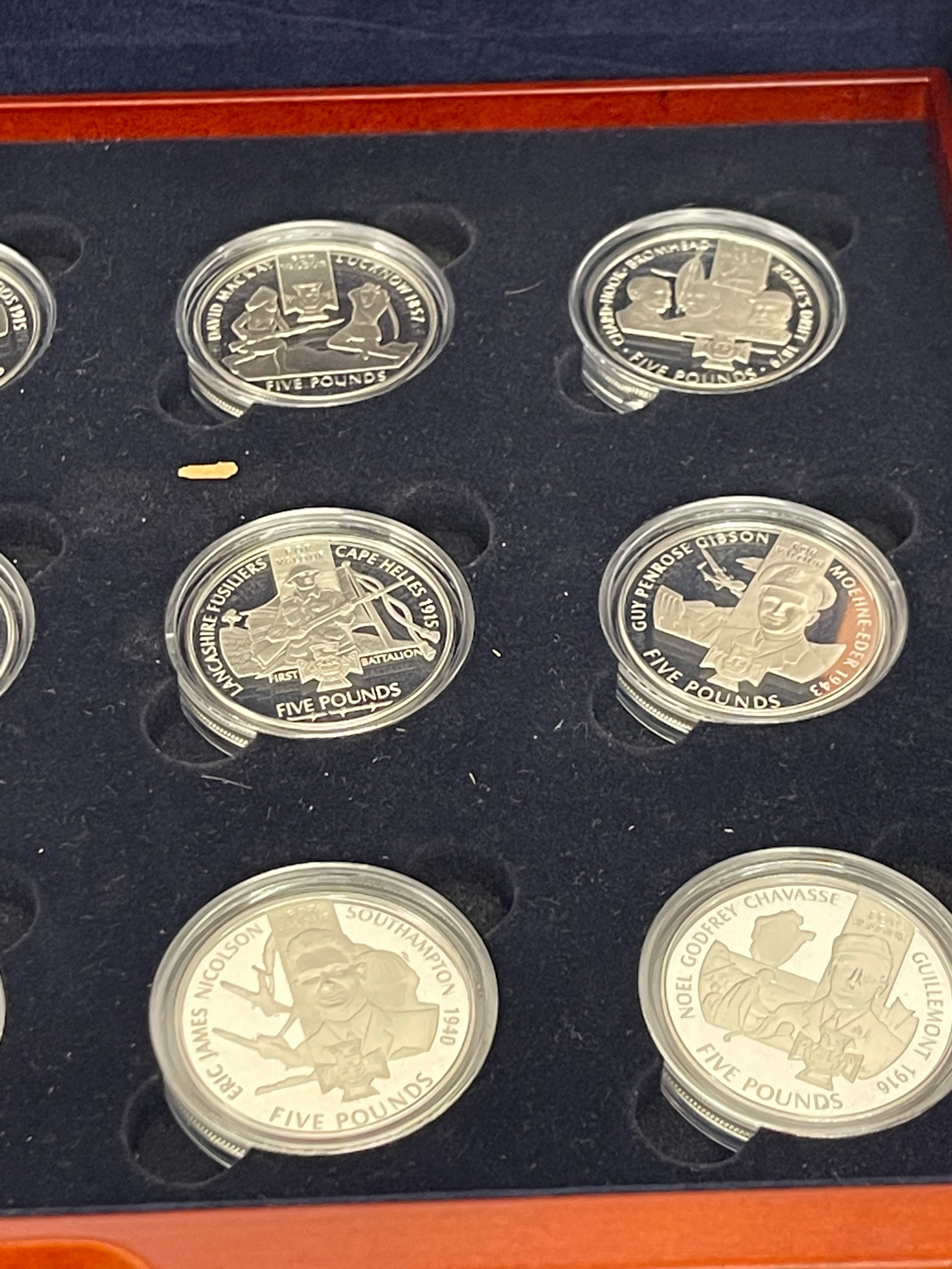 Selection / Set of 18 Silver proof £5 coins For Valour, (6 x Jersey, 6 x Guernsey, 6 x Alderney, all - Bild 6 aus 8