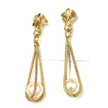9ct gold pearl earrings, approximate weight 1.1g