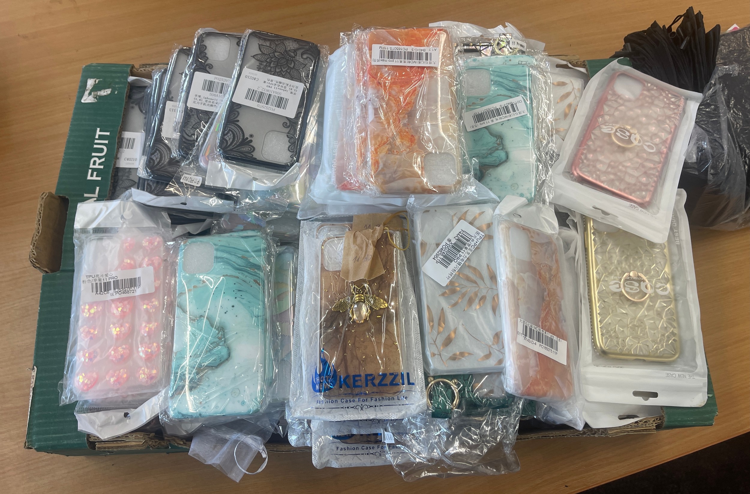 Large selection of iphone 11pro/ pro max phone cases approx 100