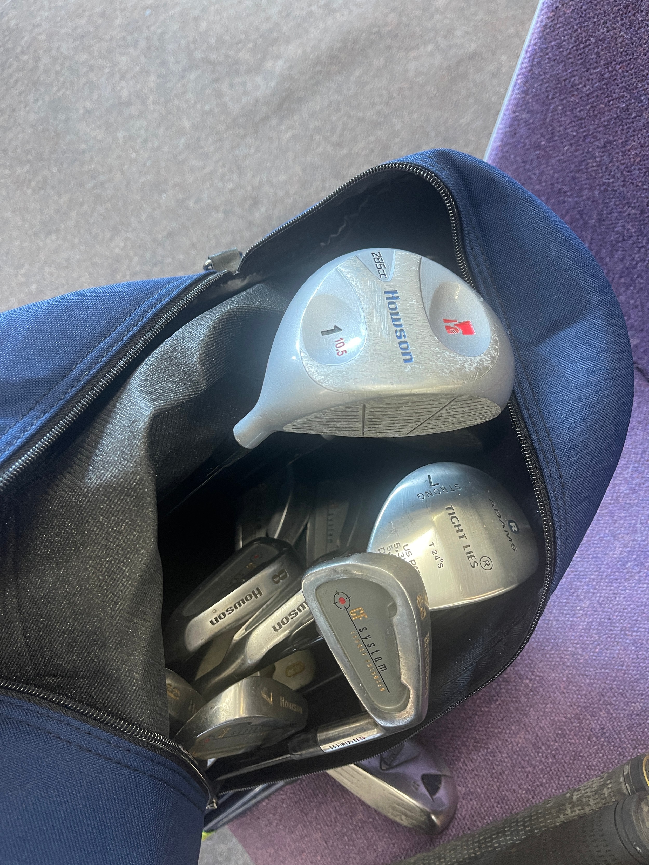 Howson golf bag with a selection of golf clubs - Image 3 of 3