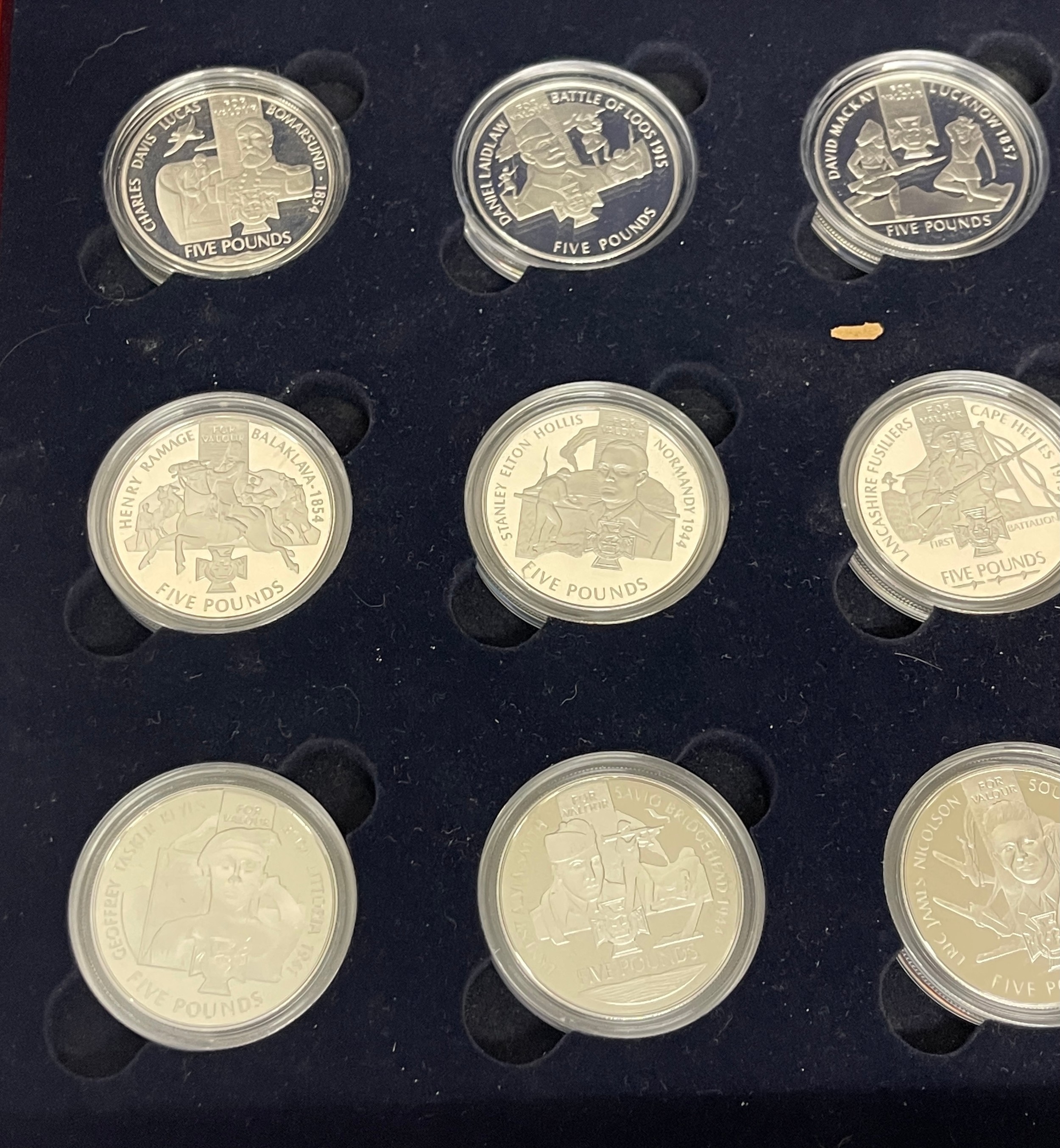 Selection / Set of 18 Silver proof £5 coins For Valour, (6 x Jersey, 6 x Guernsey, 6 x Alderney, all - Bild 8 aus 8