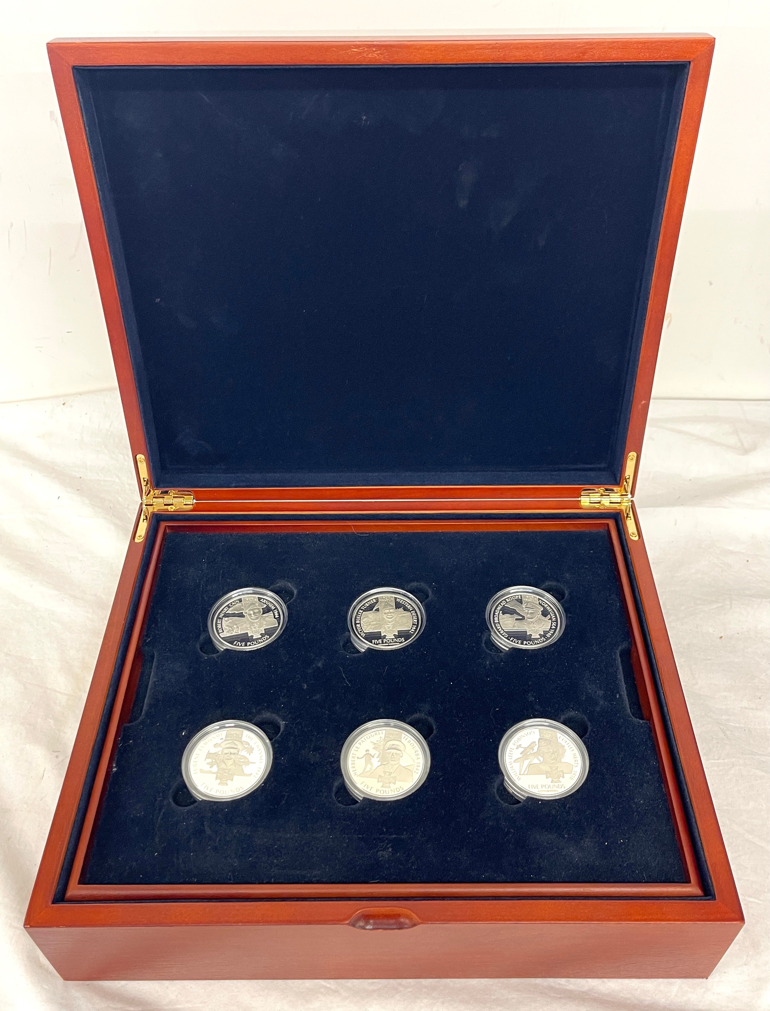 Selection / Set of 18 Silver proof £5 coins For Valour, (6 x Jersey, 6 x Guernsey, 6 x Alderney, all - Bild 2 aus 8