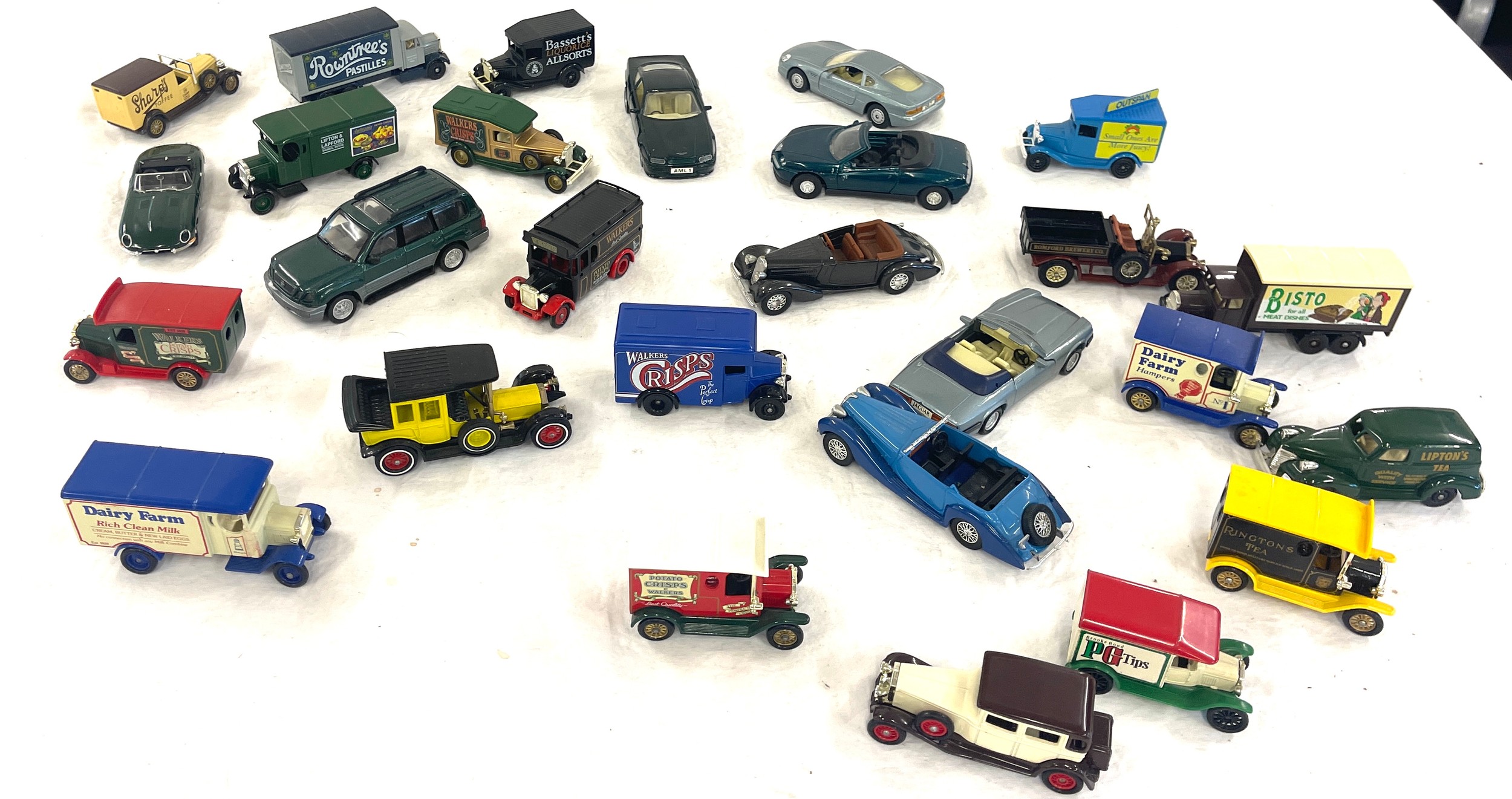 Selection vintage and later diecast cars