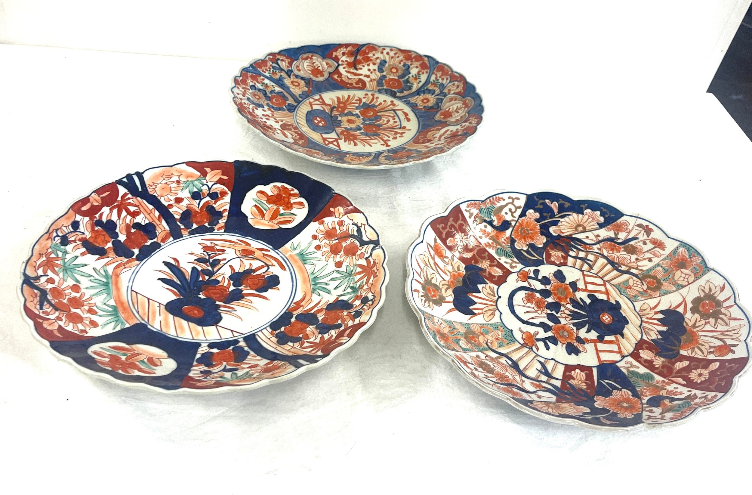 3 Imari chargers measure approx
