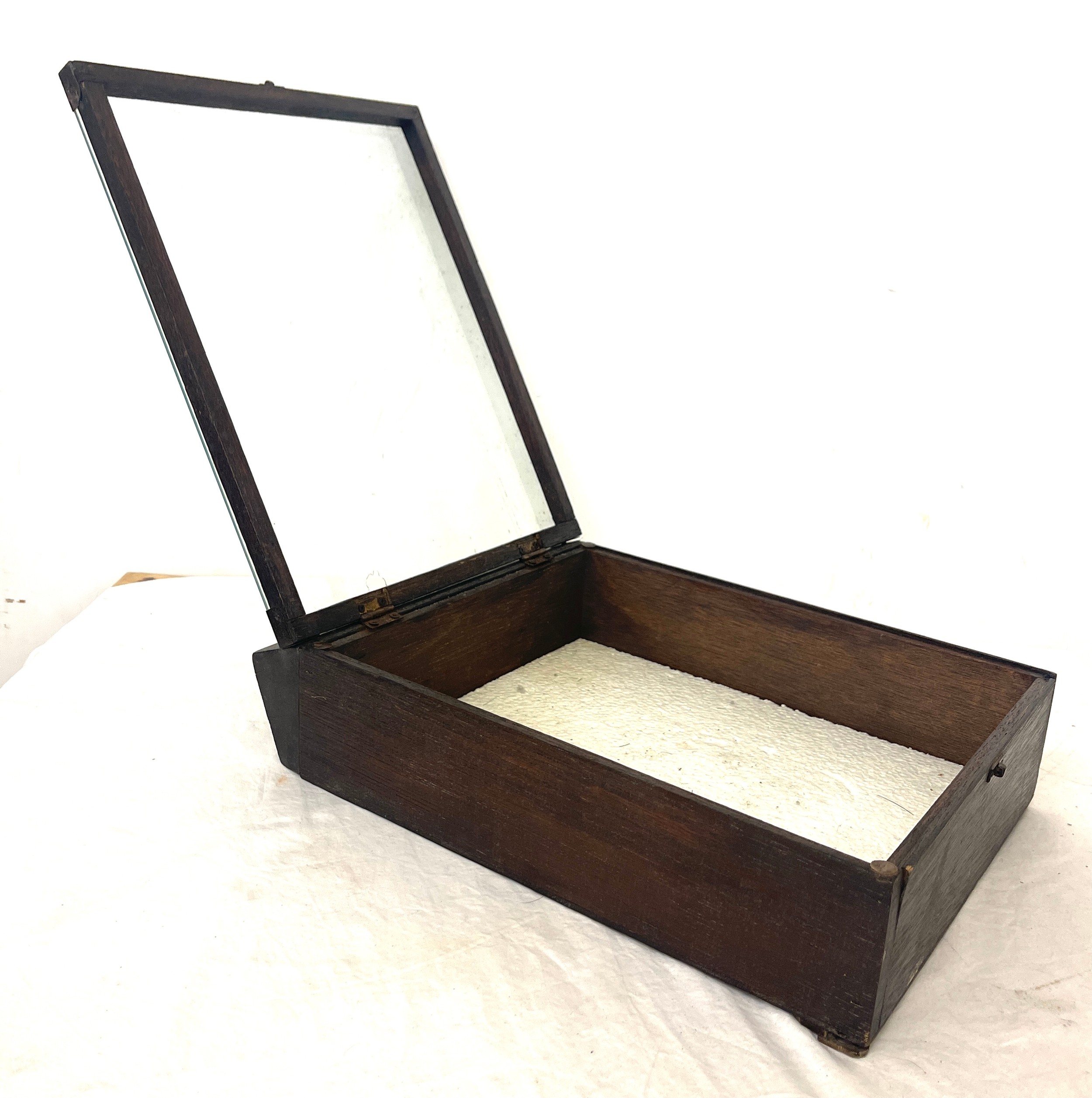Small vintage cube display case / box, approximate measurements: Width 14 inches, Height 10.5 - Image 4 of 4