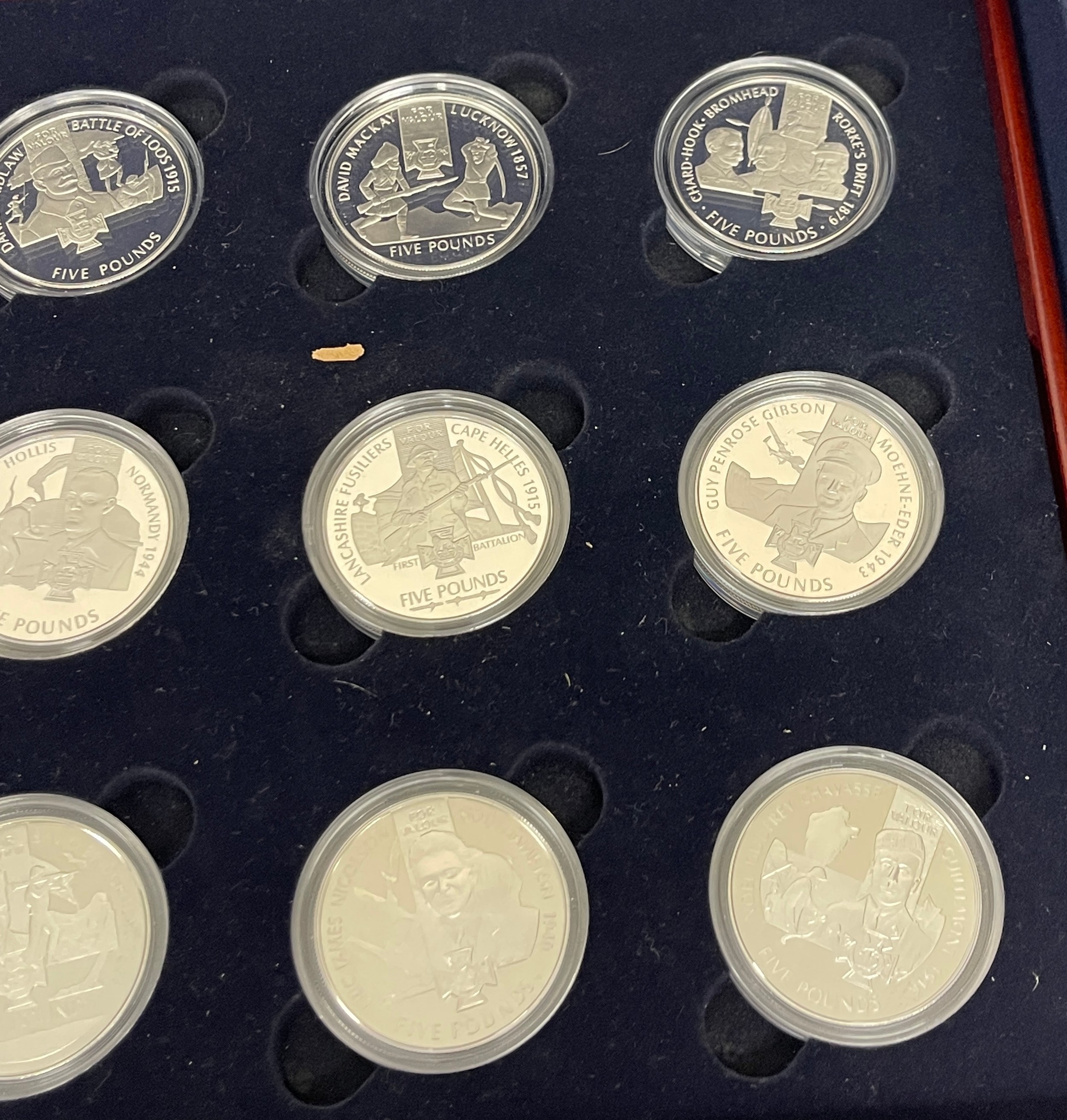 Selection / Set of 18 Silver proof £5 coins For Valour, (6 x Jersey, 6 x Guernsey, 6 x Alderney, all - Bild 5 aus 8