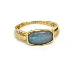 9ct gold and opal ring, approximate weight 2.2g