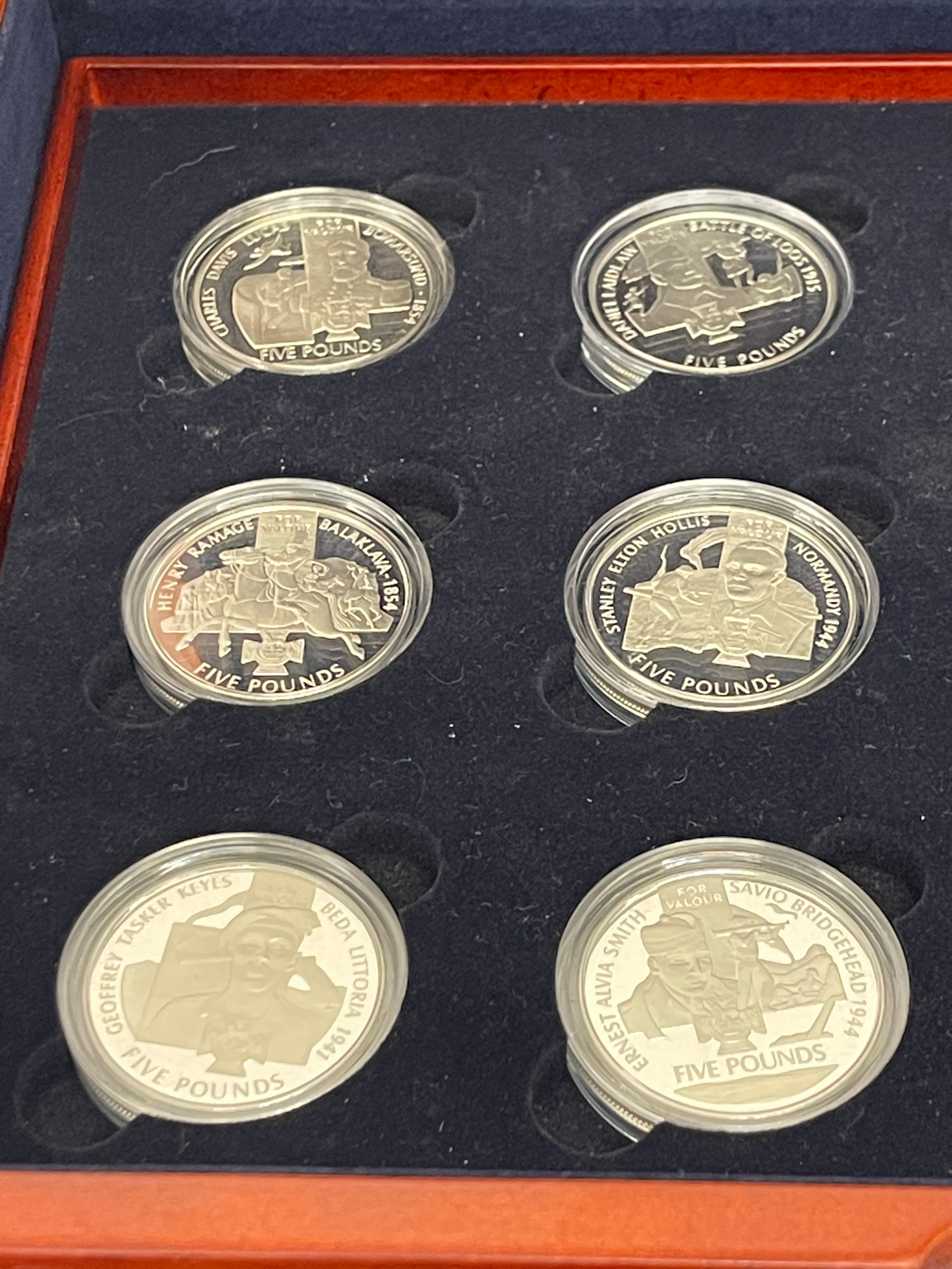 Selection / Set of 18 Silver proof £5 coins For Valour, (6 x Jersey, 6 x Guernsey, 6 x Alderney, all - Bild 7 aus 8