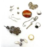 Assorted silver jewellery to include 3 silver rings, silver cufflinks, earrings, pendants etc