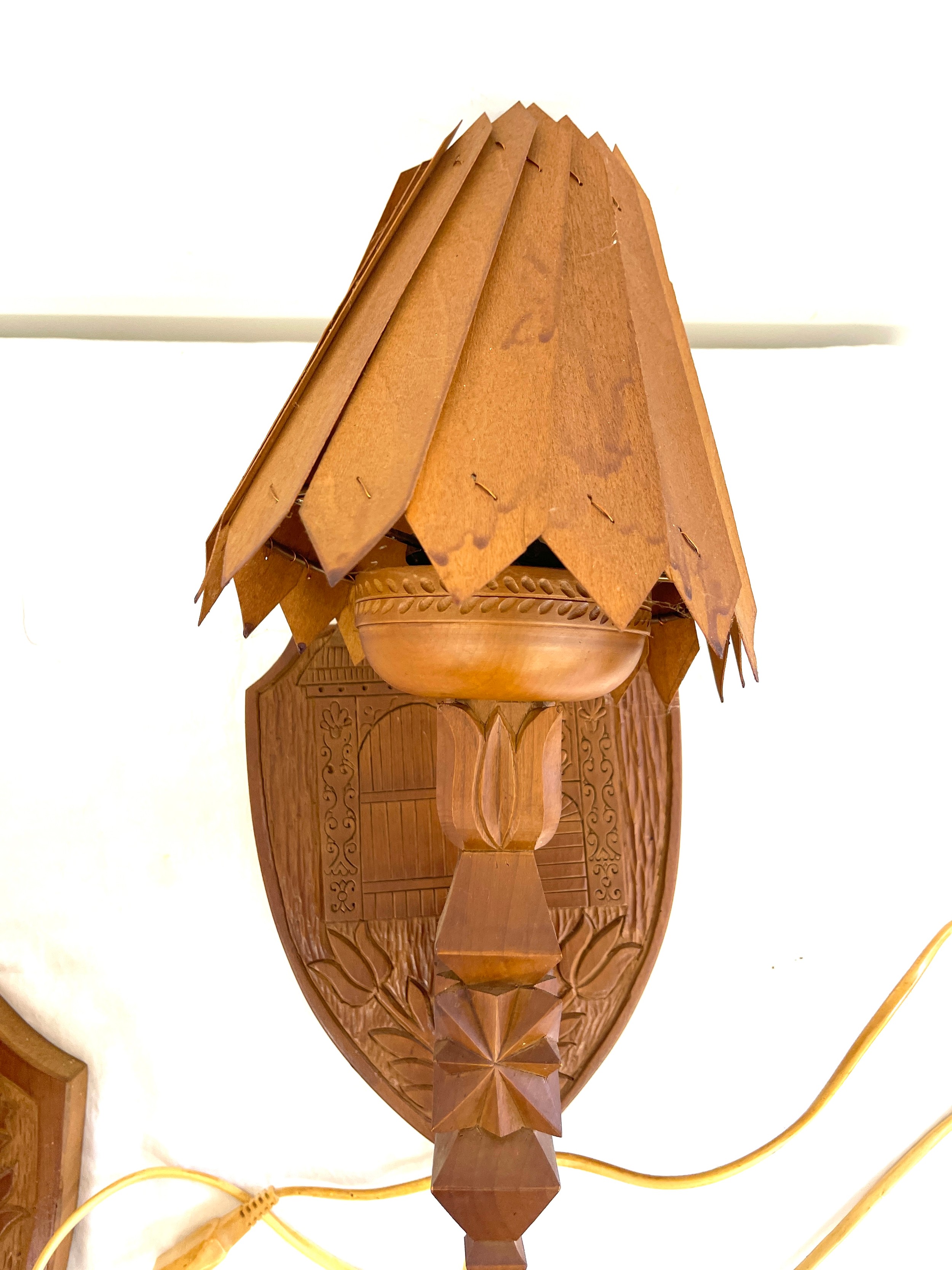 2 Wooden carved vintage wall lights - Image 5 of 5