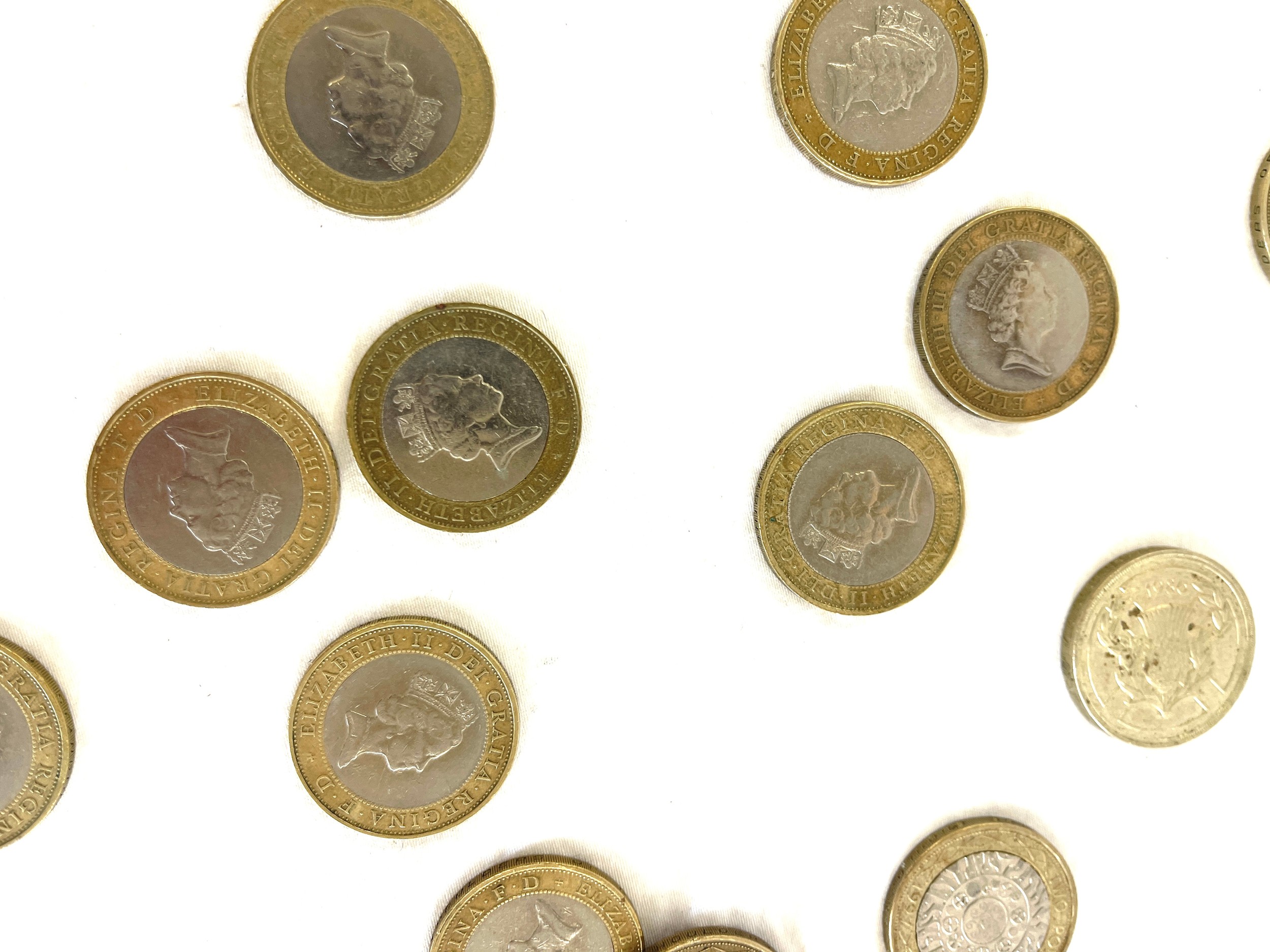 Large selection of 1997 2 pound coins - Queen wearing a necklace - Image 3 of 6