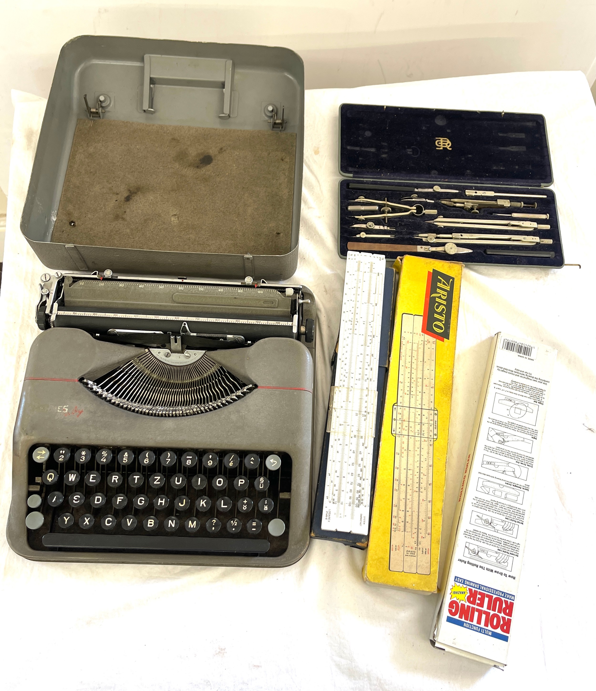 Vintage typewriter, vintage Kopernikus VII compass set