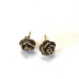 9ct gold flower head earrings, approximate weight 1.6g