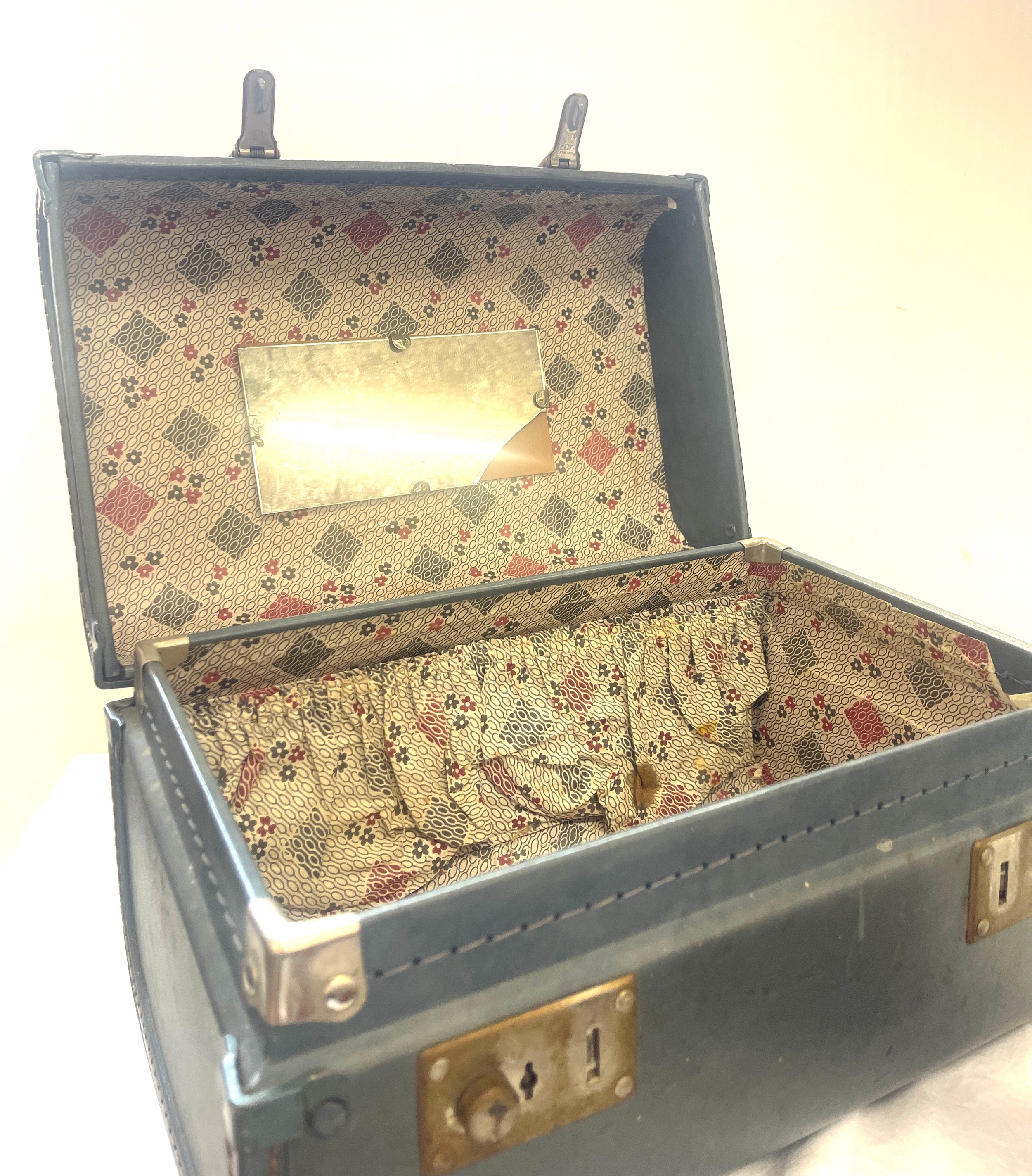 Vintage vanity case, small travel case - Image 3 of 4