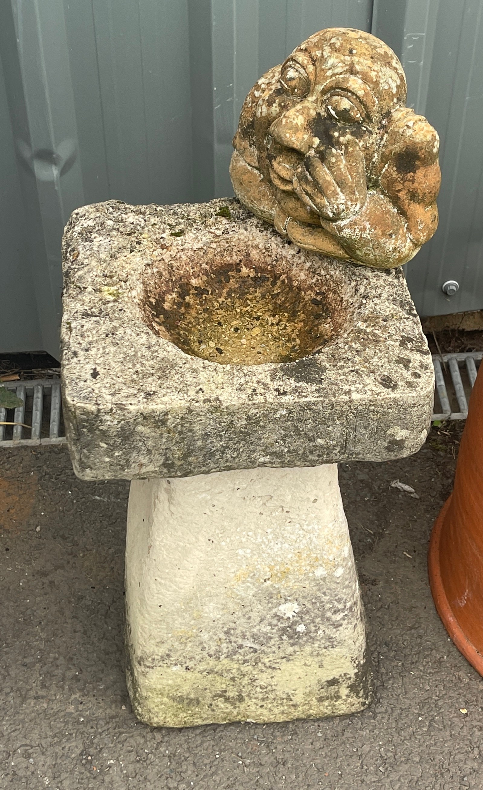 Stone garden bird bath feature - Image 2 of 2