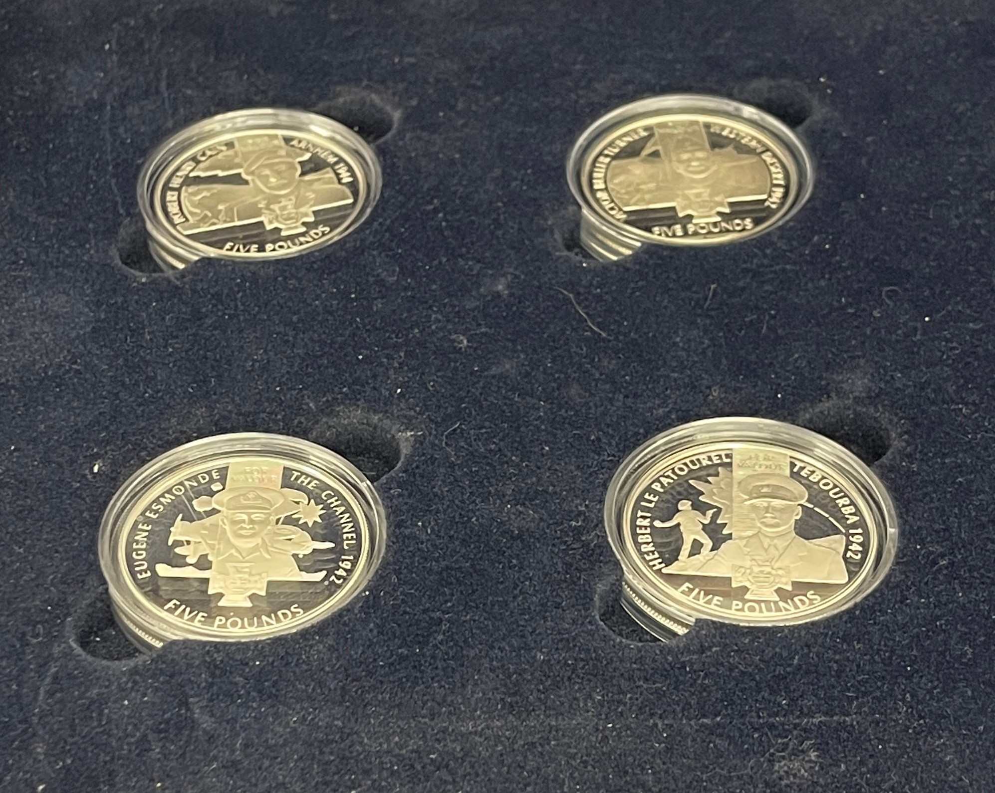 Selection / Set of 18 Silver proof £5 coins For Valour, (6 x Jersey, 6 x Guernsey, 6 x Alderney, all - Bild 4 aus 8