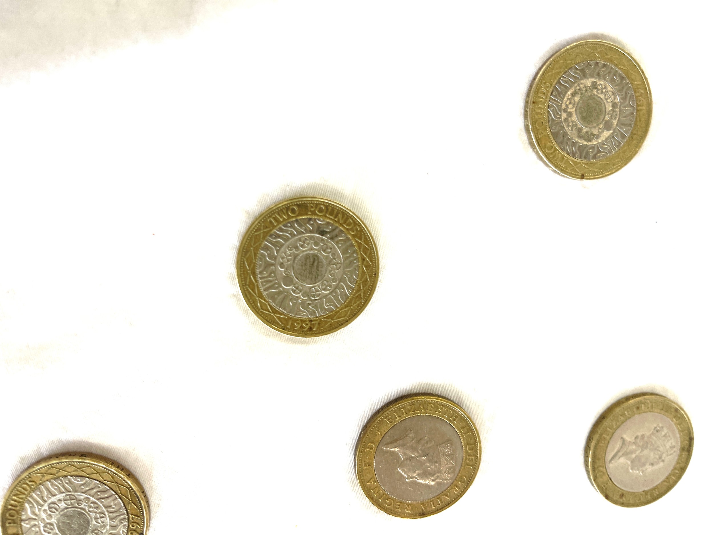 Large selection of 1997 2 pound coins - Queen wearing a necklace - Image 4 of 6