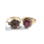 2 x 9ct gold garnet rings (6.2g)