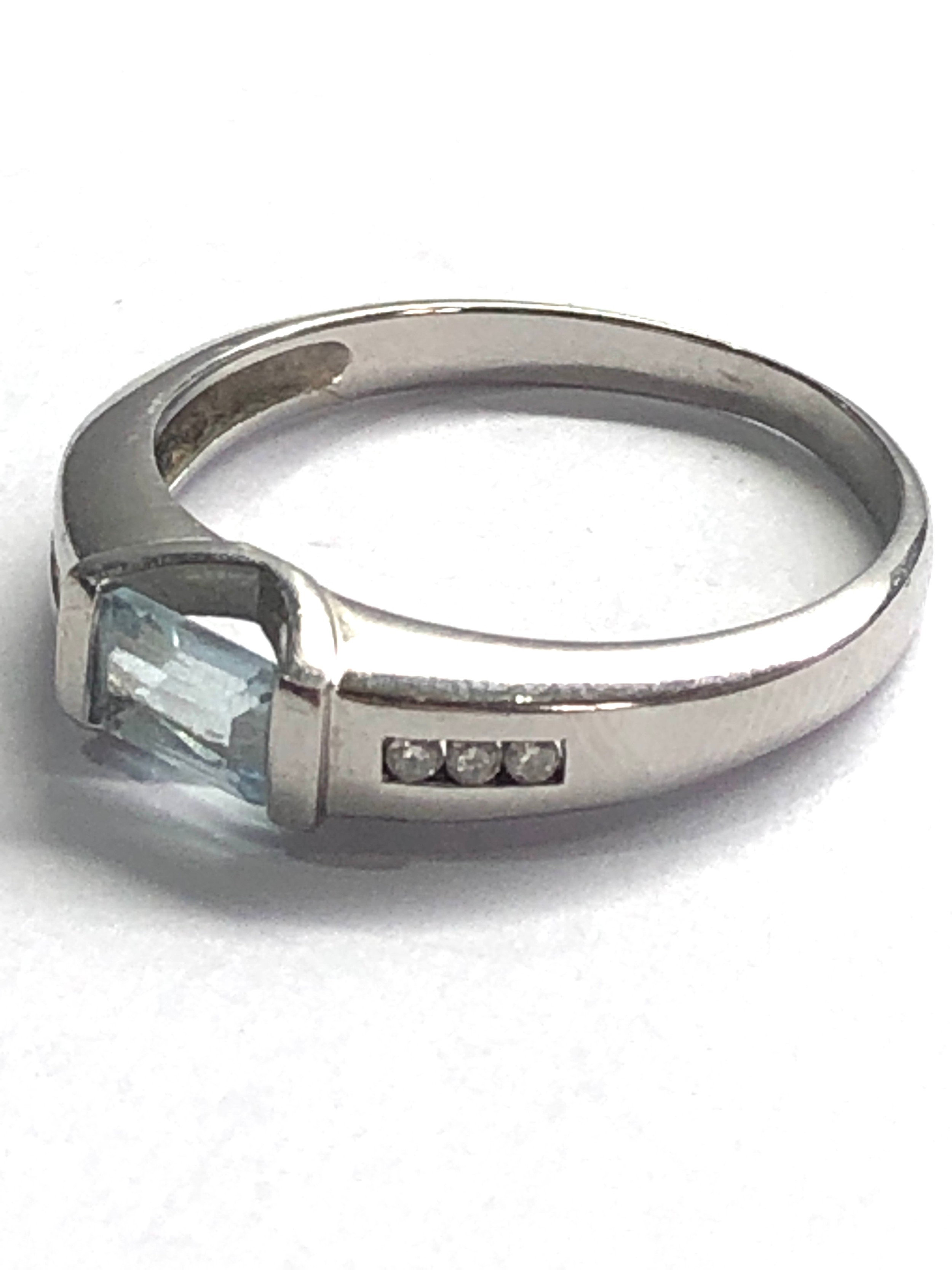 9ct white gold topaz & diamond dress ring (2.9g) - Image 2 of 3