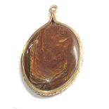 9ct gold vintage jasper framed pendant (10.8g)