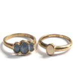 2 x 9ct gold opal & opal doublet dress rings (3.2g)