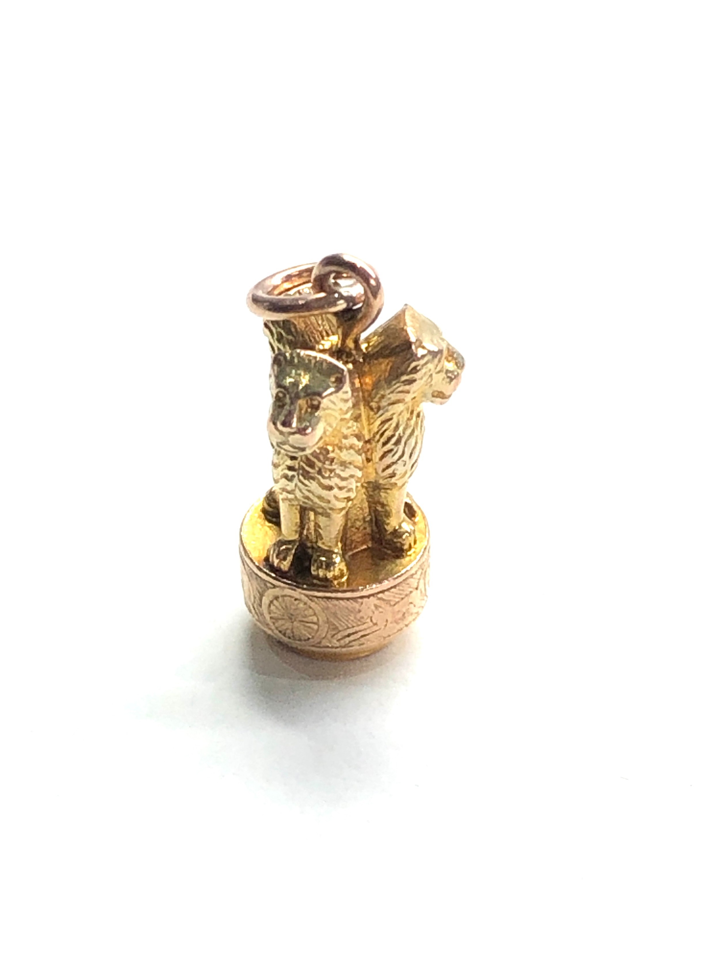 Antique 9ct gold lion seal charm 5.1g