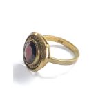 8ct gold garnet dress ring (4g)