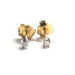 18ct gold diamond earrings 1.2g 0.10ct diamonds