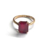 9ct gold vintage synthethic ruby solitaire cocktail ring (2.6g)