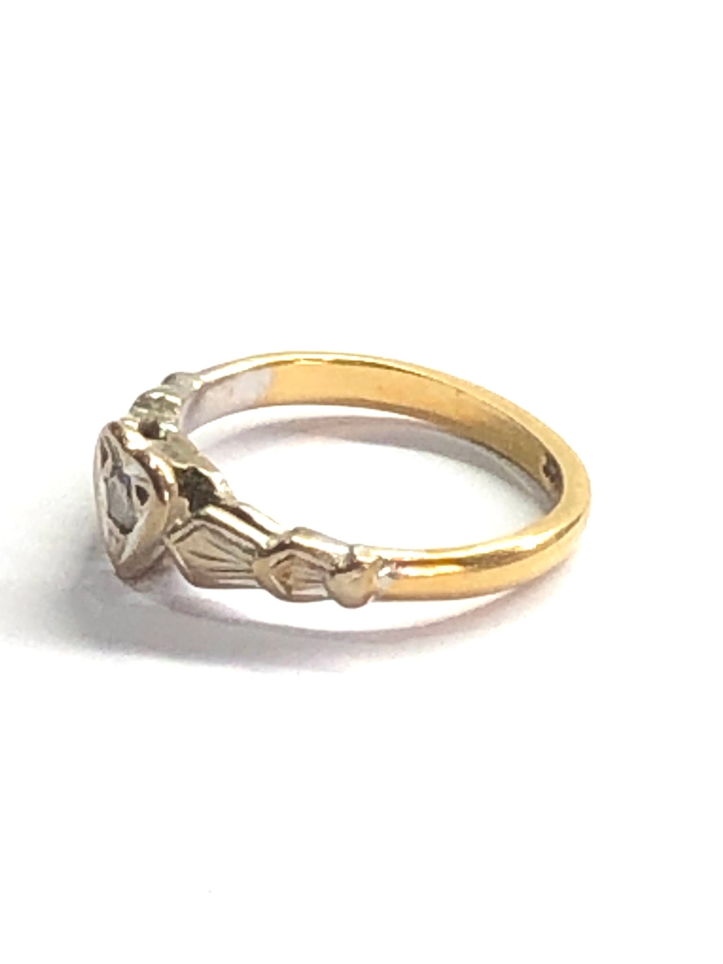 18ct gold vintage diamond ring (3g) - Image 2 of 3
