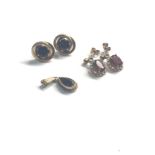 3 x 9ct gold garnet pendant & earrings (3.6g)