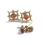 2 x 9ct gold garnet earrings (3.8g)