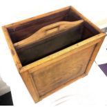 Wooden storage box on legs, ideal for paintings etc, approximate measurements: 18.5 x .17.5 x 12.5