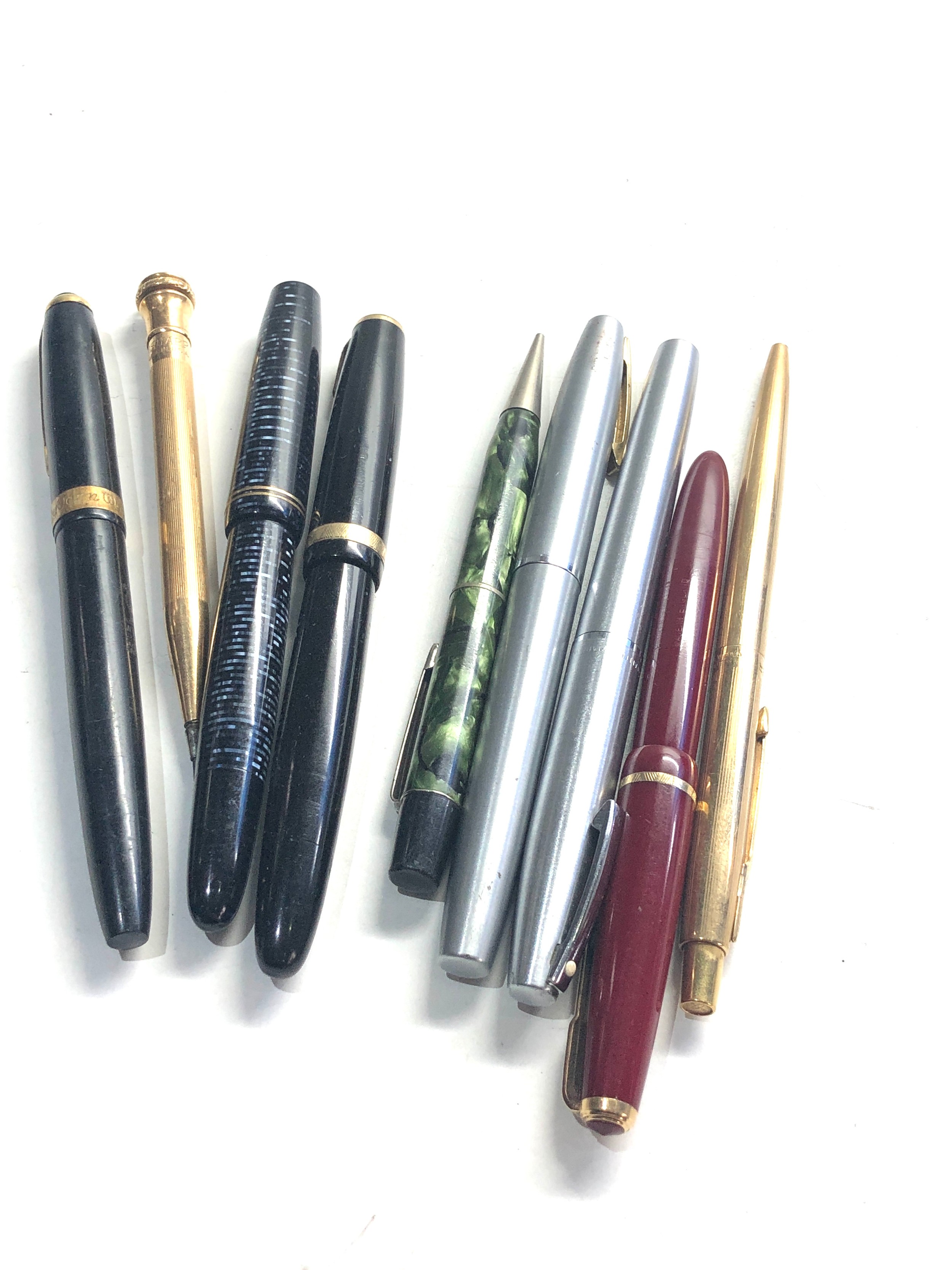 Selection of Vintage fountain pens includes 14ct gold nib parkers sheaffer wyvern etc