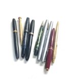 Selection of Vintage fountain pens includes 14ct gold nib parkers sheaffer wyvern etc