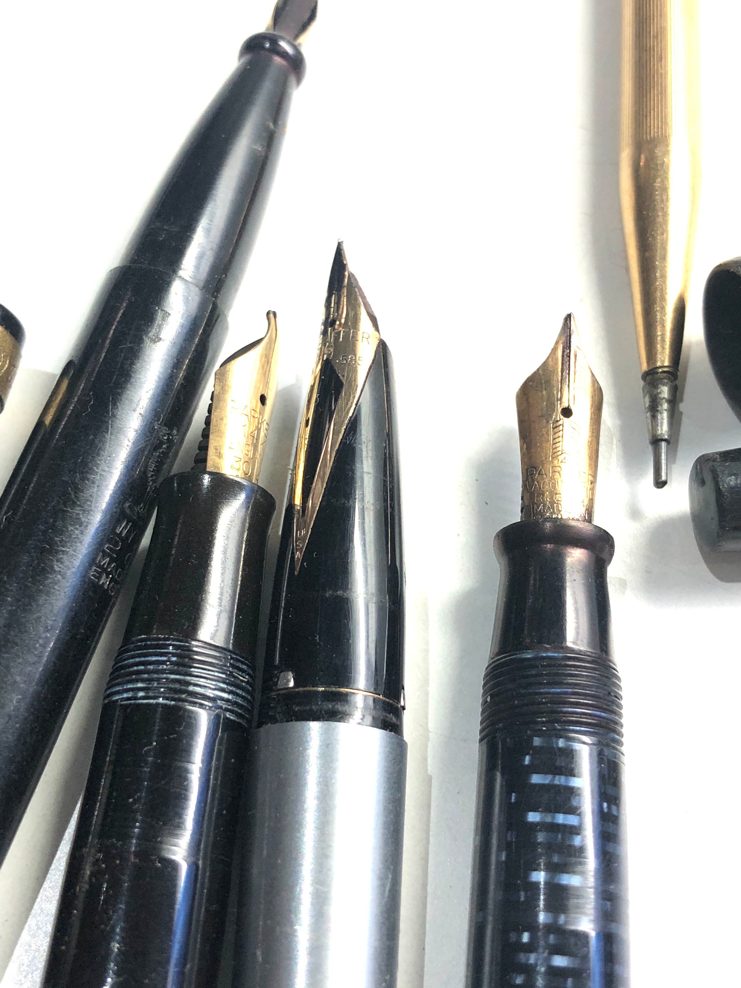 Selection of Vintage fountain pens includes 14ct gold nib parkers sheaffer wyvern etc - Image 4 of 5