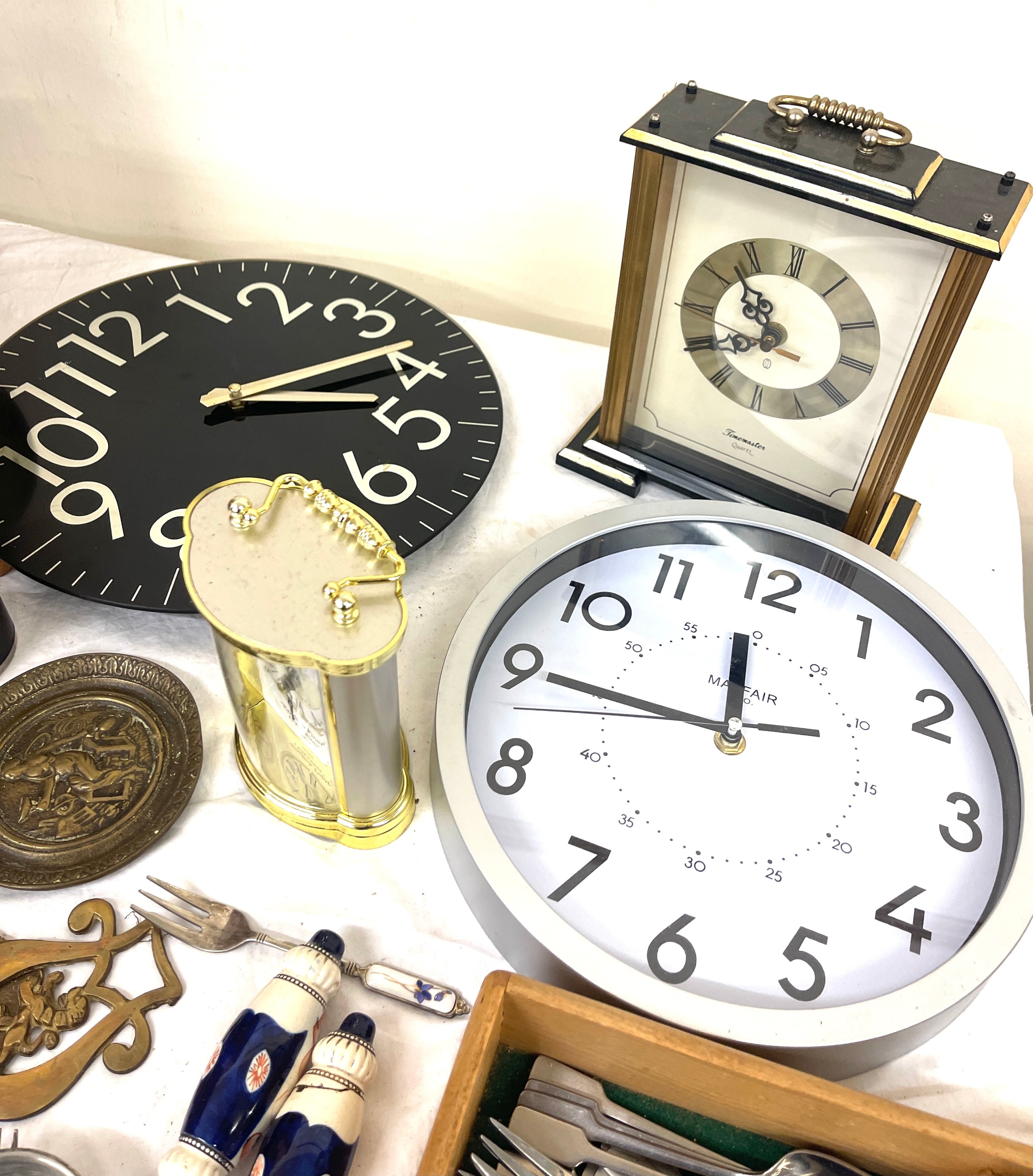 Assortment of vintage brassware, metalware, clocks, cutlery to include Viners - Bild 3 aus 9